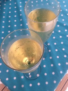 Satuhetki sallii myös kuohuvat nautinnot.