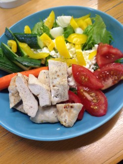 Kana ja kasvikset viikon ruokalistan kingit.