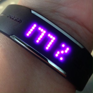 Laiskaattori™ tsemppaa päivän aktiivisuushaasteessa. Lenkkipäivinä prosentit paukkuvat, mutta lepopäivinä on haastavampaa saada riittävästi touhua tilastoitavaksi.